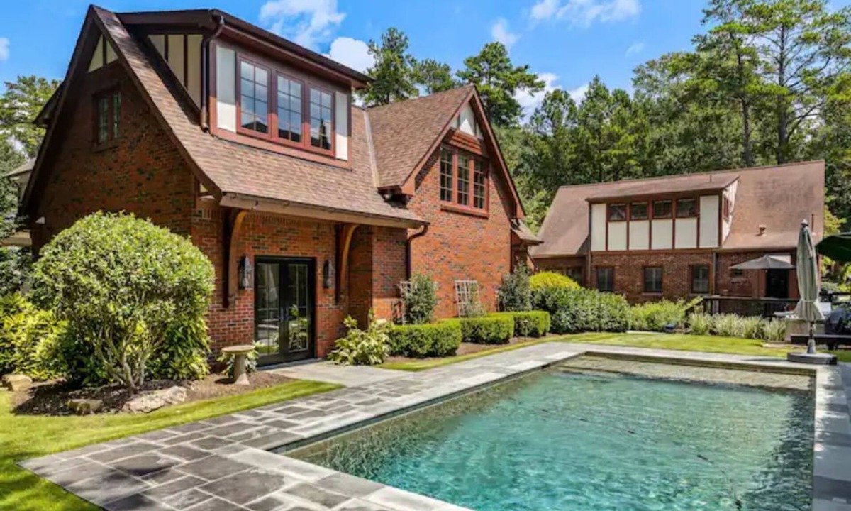 Buckhead House | ᴥ Luxury Houses Free Parking! Pool! Pet Friendly ᴥ