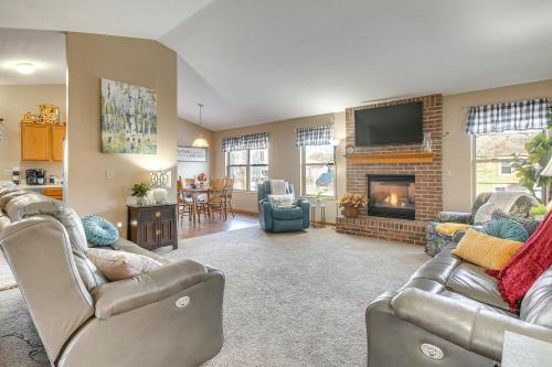 Pickerington House | 17 Mi to Columbus: Pickerington Home w/Fire Pit!