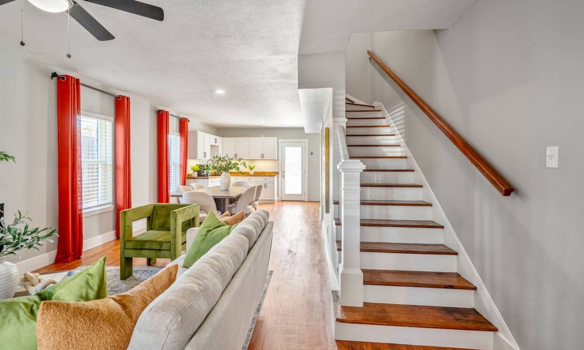 Greater East End Apartment | 2-bedroom - Equipped Kitchen - Gated Parking