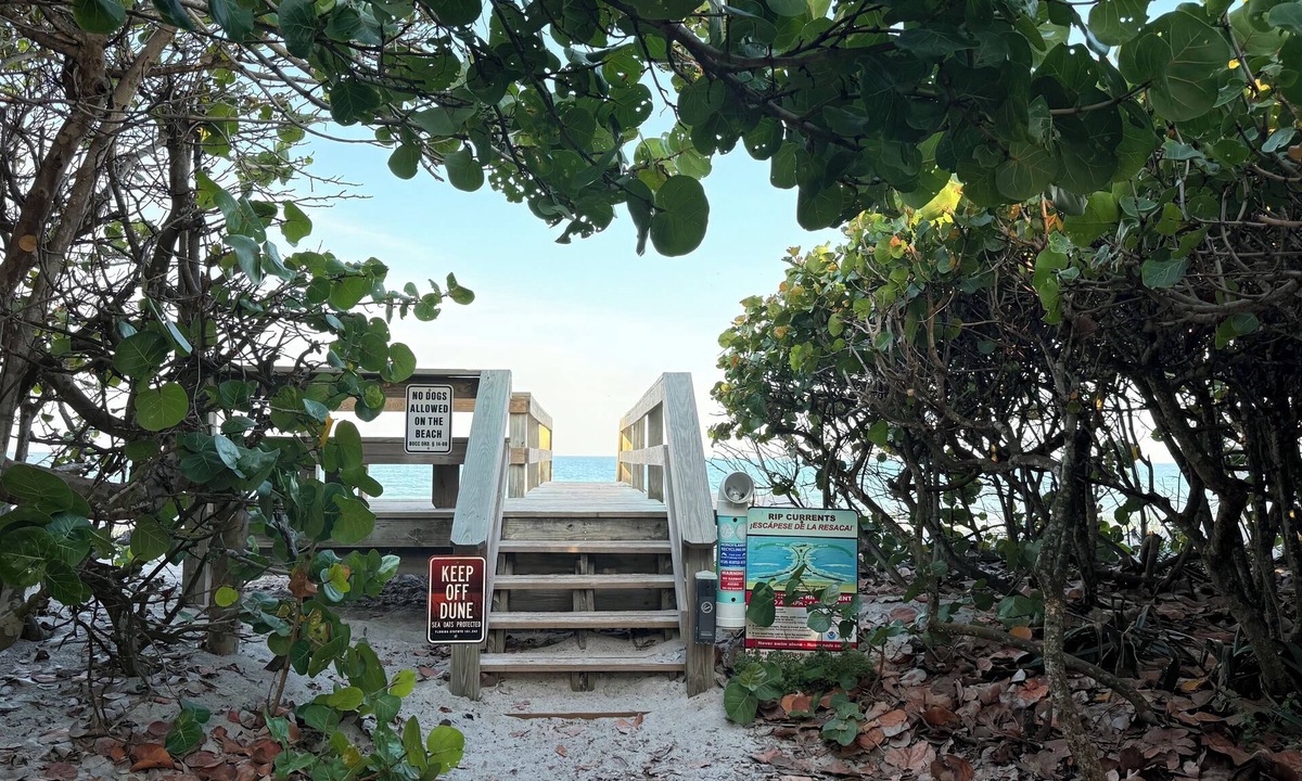 Michigan Beach House | 2-bedroom house in Satellite Beach I 4 Min Walk from the Beach