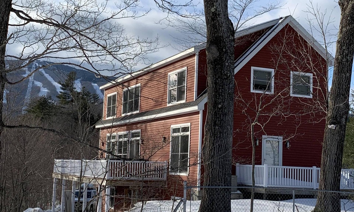 Ludlow House | 2026-27 dates available! Mountain biking or hiking the Green Mtn, or ski Okemo!