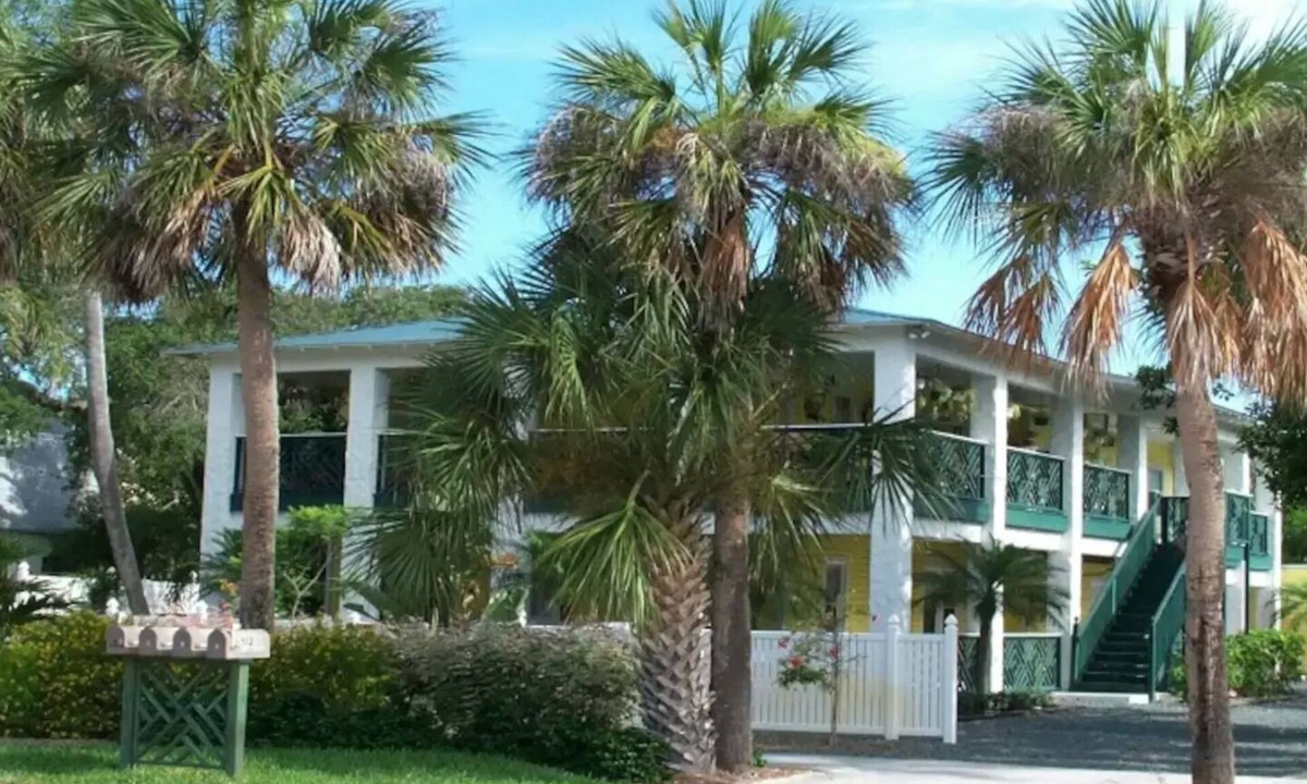 Melbourne Beach Apartment | 2BR Beachside Escape: Ideal for Mid-Term Stays. Walk to the beach.