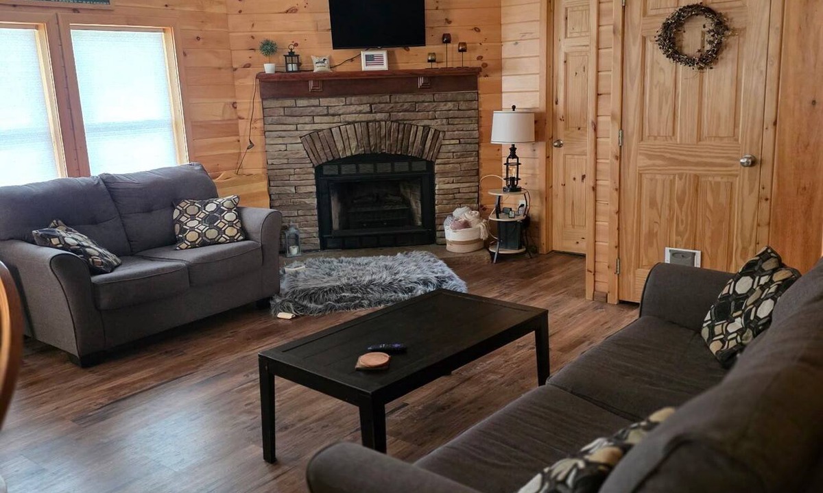 Mayfield House | 3 Bedroom house near the Great Sacandaga Lake - Sleeps 8+ Full bsmt w game room!