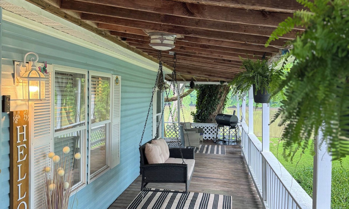 Terre Haute House | 3 bedroom River Cabin Retreat!