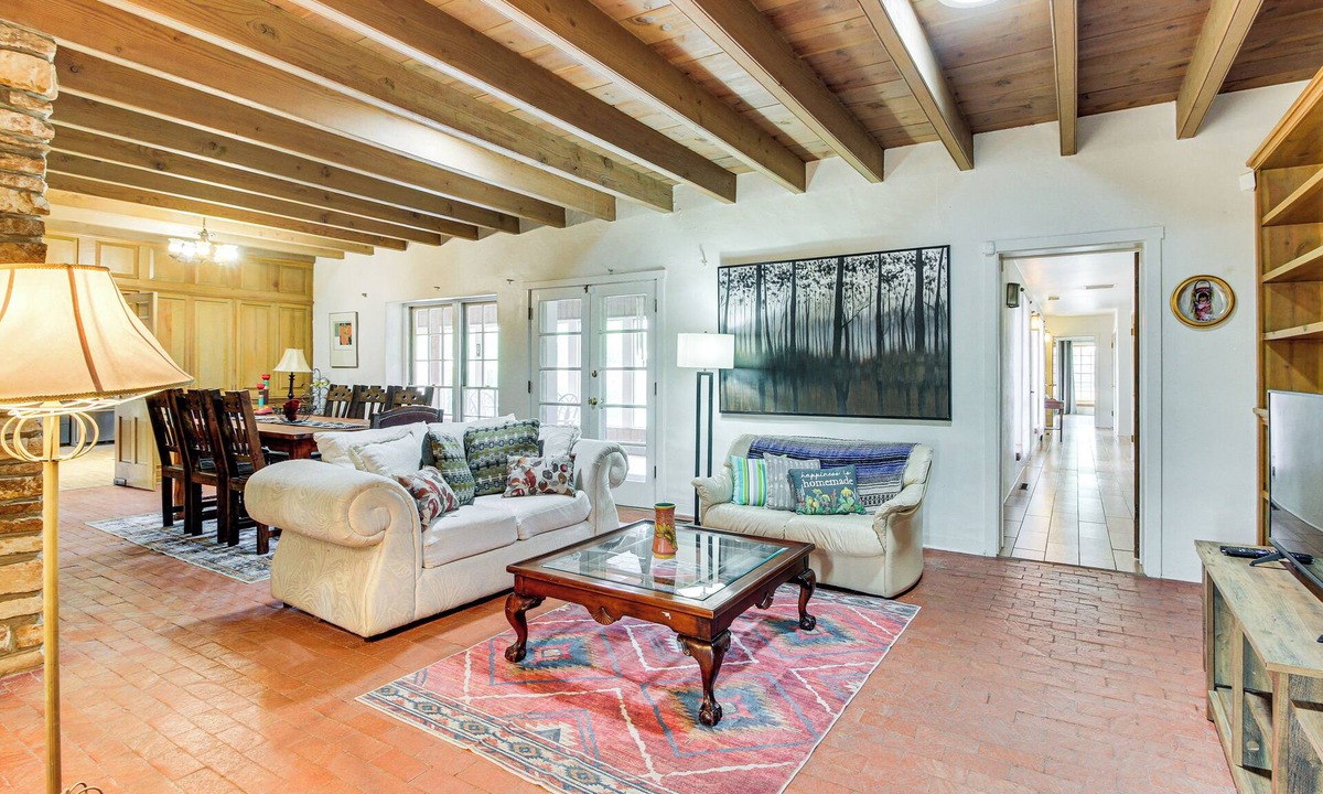 Near North Valley House | 3 Mi to Zoo & Garden: ABQ Home w/Private Pool!