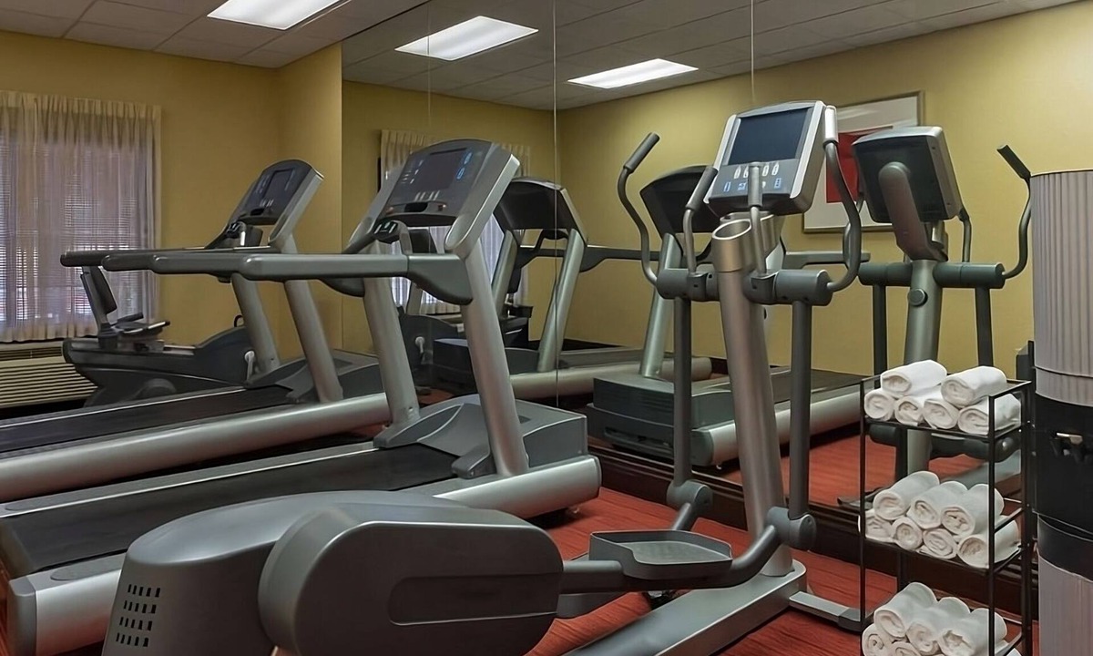 Gwinnett Place Hotel | 3 Pet Friendly Units! with Onsite Pool | Near Pirate’s Cove Adventure Golf