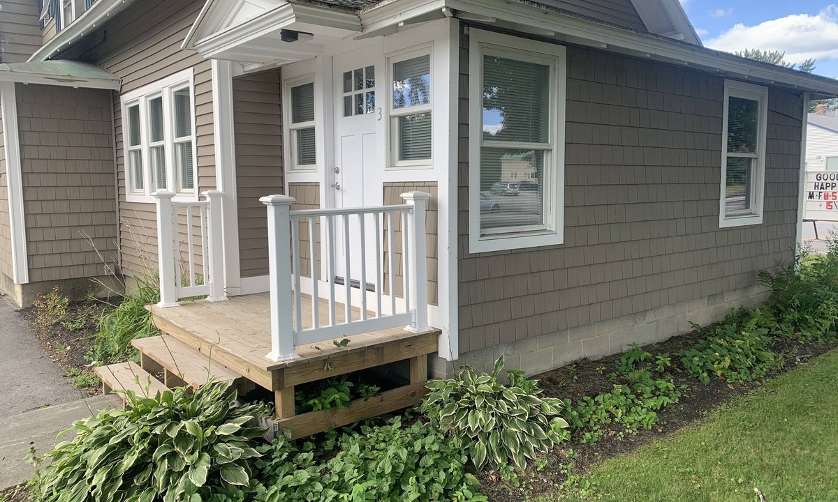 Farmington Apartment | 3bed -1 bathApartment in town mins to UMF or Hospital