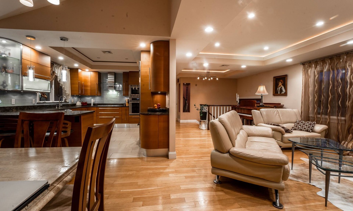 Newton House | 3BR, 4Bath Dream Home: sauna, hot tub, pool. Explore Boston in Style! (STR-26-3)