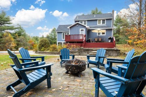 Lake Luzerne-Hadley Apartment | 3BR Retreat with Game Room, Hot Tub Near Lake George