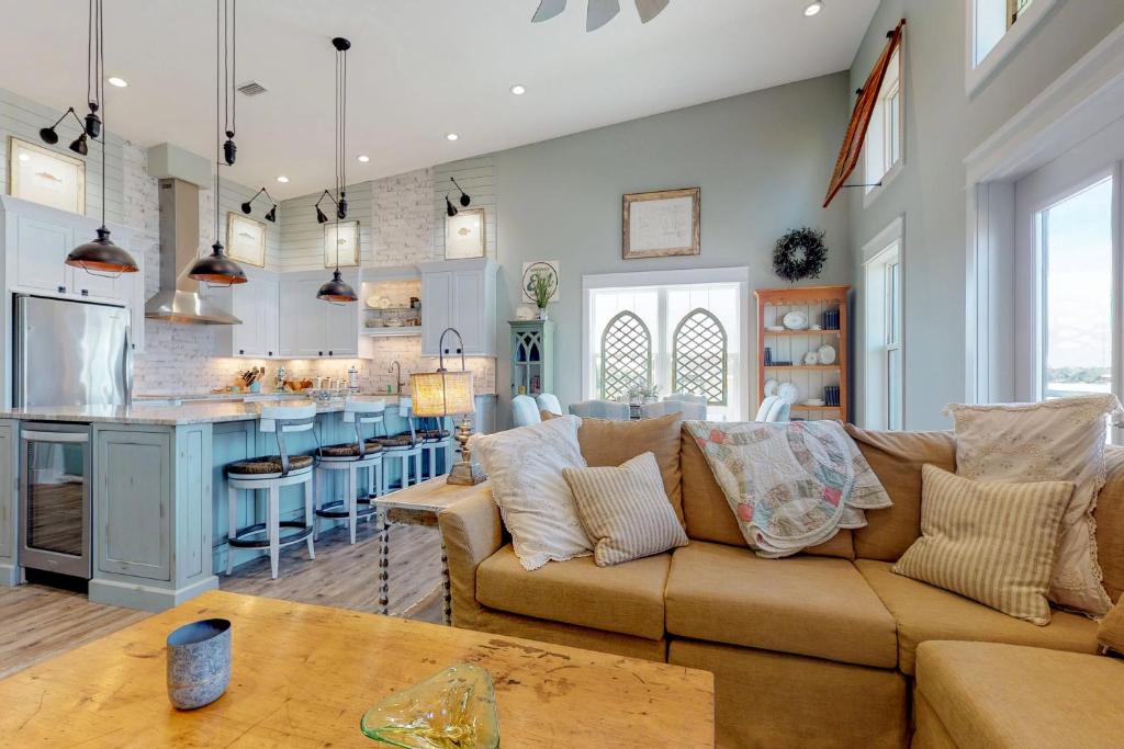 Fort Walton Beach House | 4 Bed 3 Bath Vacation home in Okaloosa Island