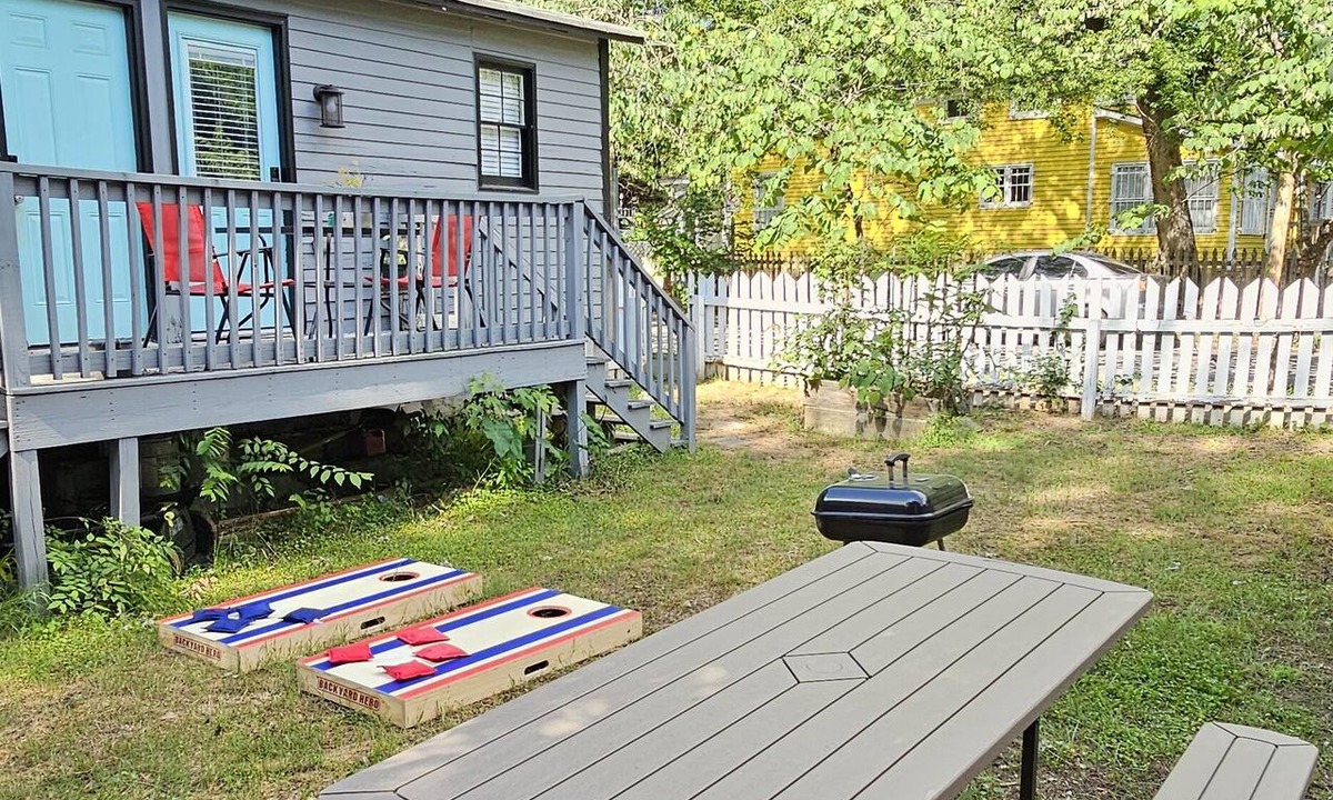 Cabbagetown Apartment | 4 Minutes to Downtown by the Atlanta Beltline Trail in the Cabbagetown Neighborhood