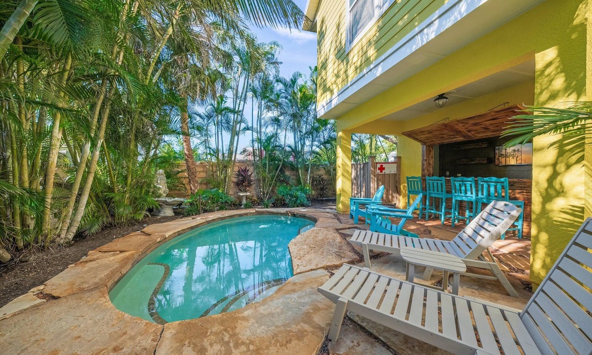 Anna Maria House | A Time Out: *Quaint Cottage *Heated Pool *Across the street from the Bay!
