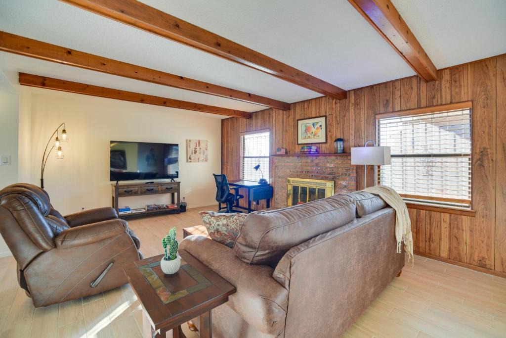 Northeast Heights House | Adobe Home in Albuquerque w/Covered Patio