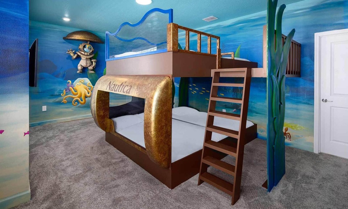Melbourne Beach House | Aquatic Adventure| Beach Retreat w Pvt Pool, Casino, Theater, Ocean Themed BR