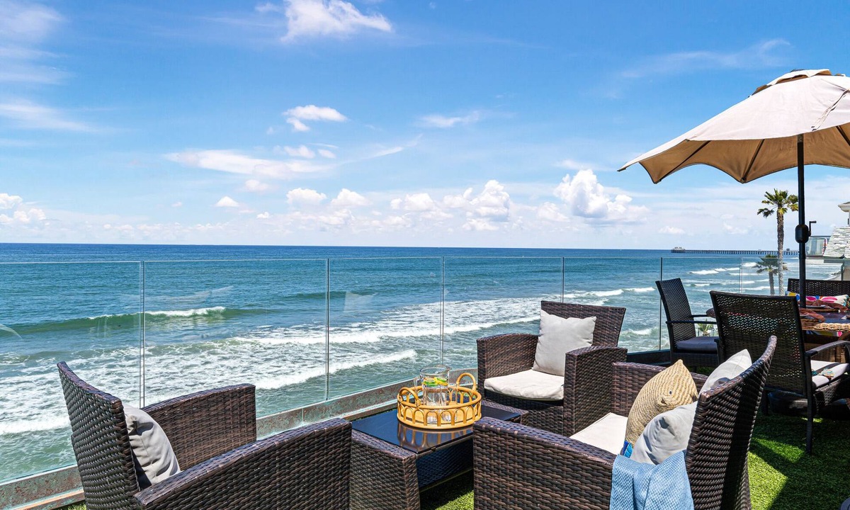 South Oceanside House | Beautiful UPPER LEVEL Pet-Friendly Oceanfront Duplex P1111-1