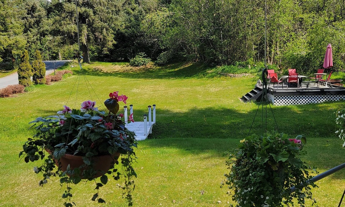 Back Loop House | Beautiful valley retreat only 2.6 miles from the glacier and close to airport!