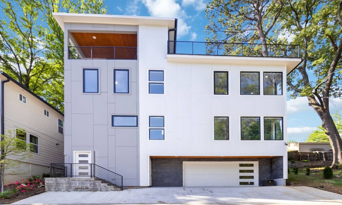 Home Park House | Brand-New 3Story Home with Rooftop in Midtown