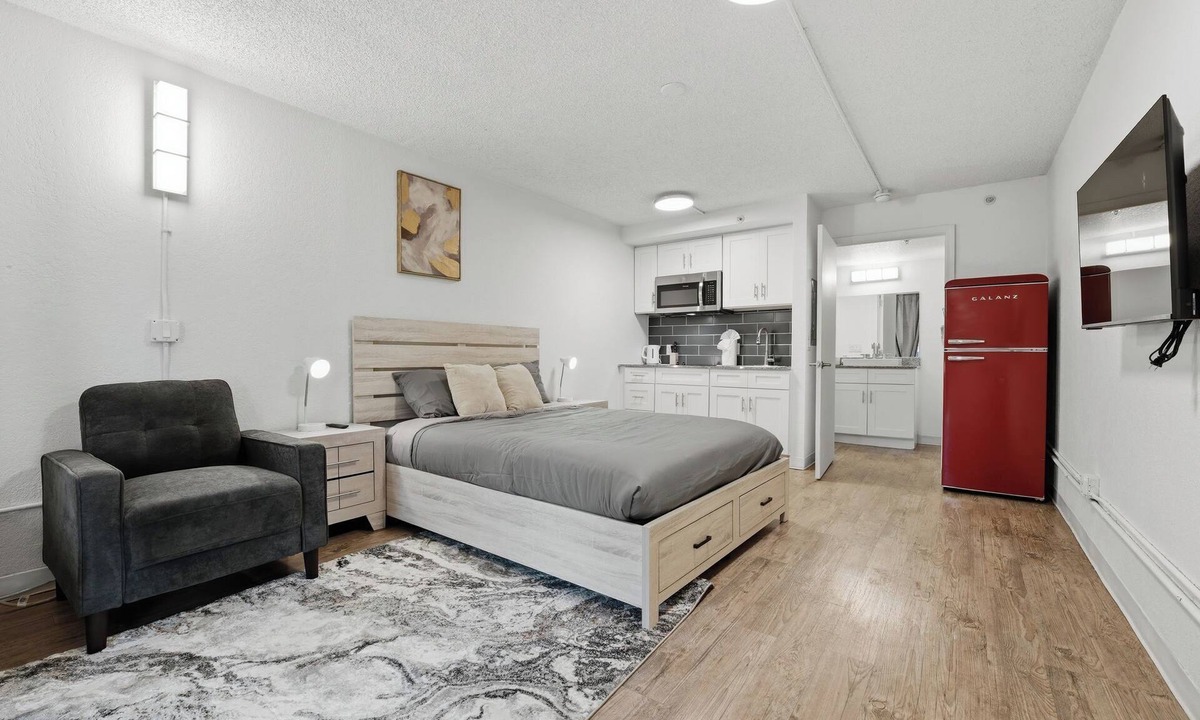 St. Johns Apartment | Bright and modern Centro Flats studio stay