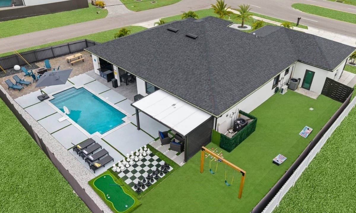 Burnt Store House | Cape Coral Heated Pool Home Sleeps 10 Game Room & Family Friendly