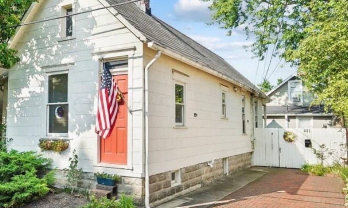 German Village Cottage | Charming 2-bedroom cottage with WiFi, AC, in the heart of German Village