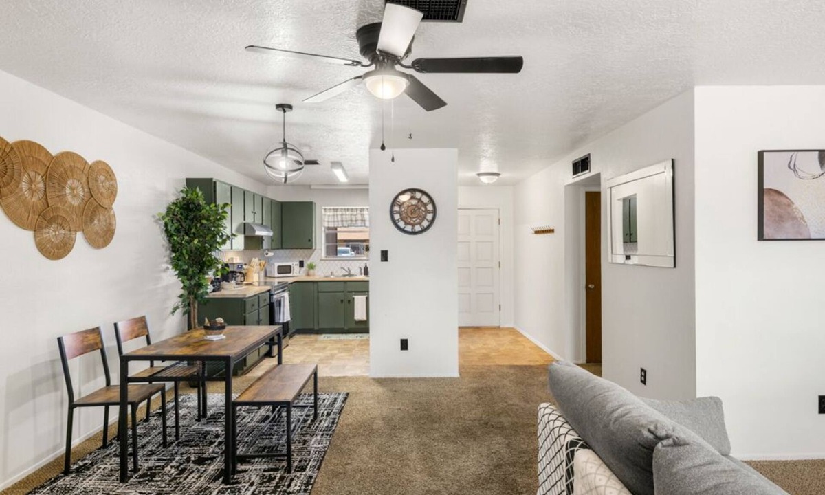Las Cruces House | Charming 2 bedroom retreat at the end of the street equipped for any length stay