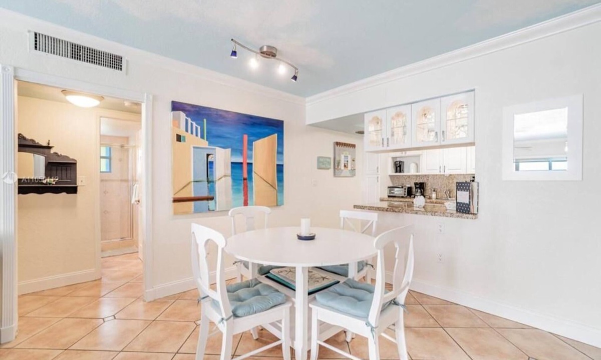 Key Biscayne Apartment | Charming 2br with BEACH ACCESS and full amenities