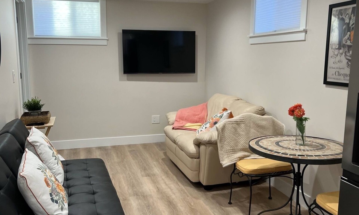 East Millcreek Apartment | Charming downstairs apartment close to Ski Resorts, Downtown and Park City