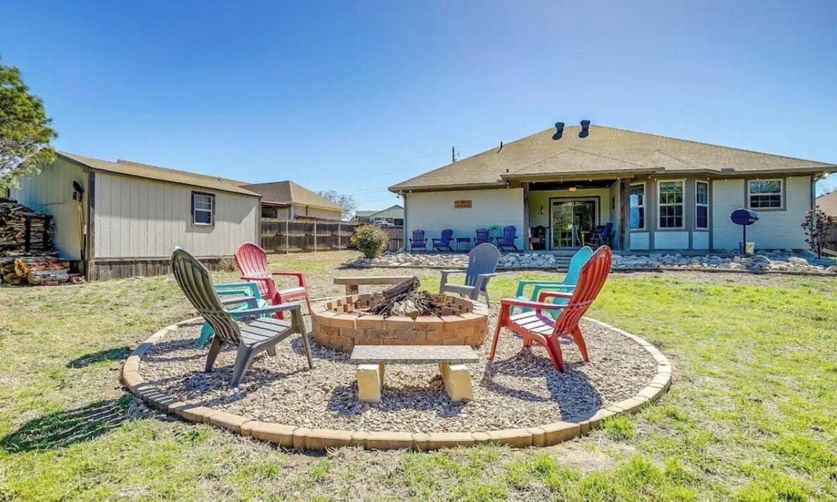 Granbury House | Charming Retreat-Firepit/Boat Ramp