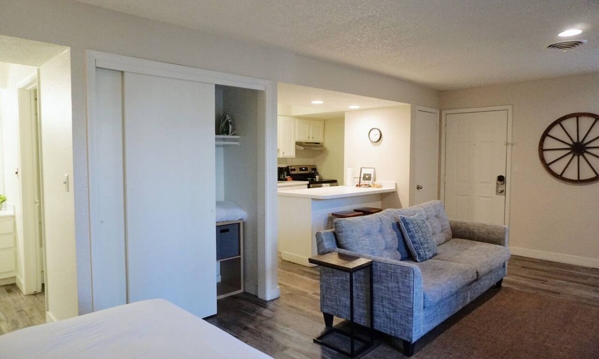 Central City Apartment | Charming Studio Amazing Location King-Size Bed