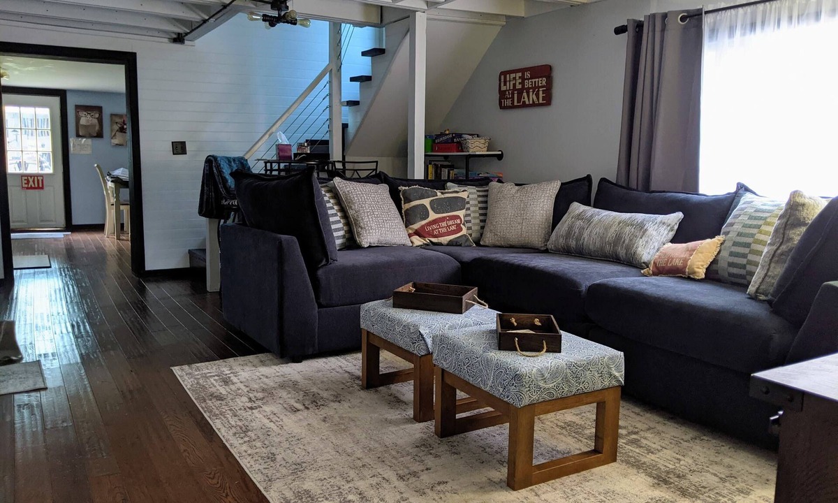 Buckeye Lake Cottage | Cheerful & cozy 3 bedroom cottage near lake with hot tub