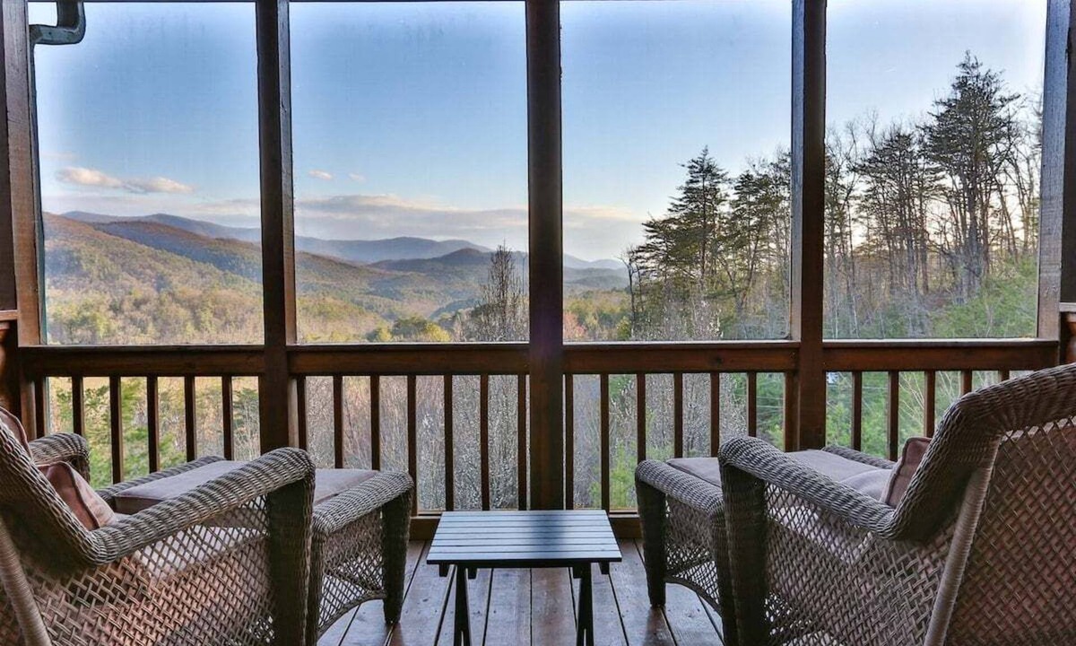 Foxfire Estates Cabin | Cherokee Dreamer`s Den | Blue Ridge, GA