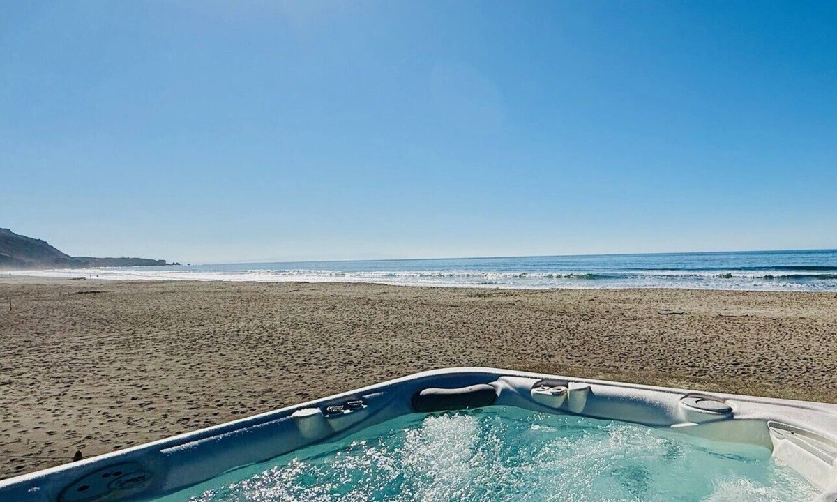 Stinson Beach House | Classic Oceanfront Stinson - The Whale House