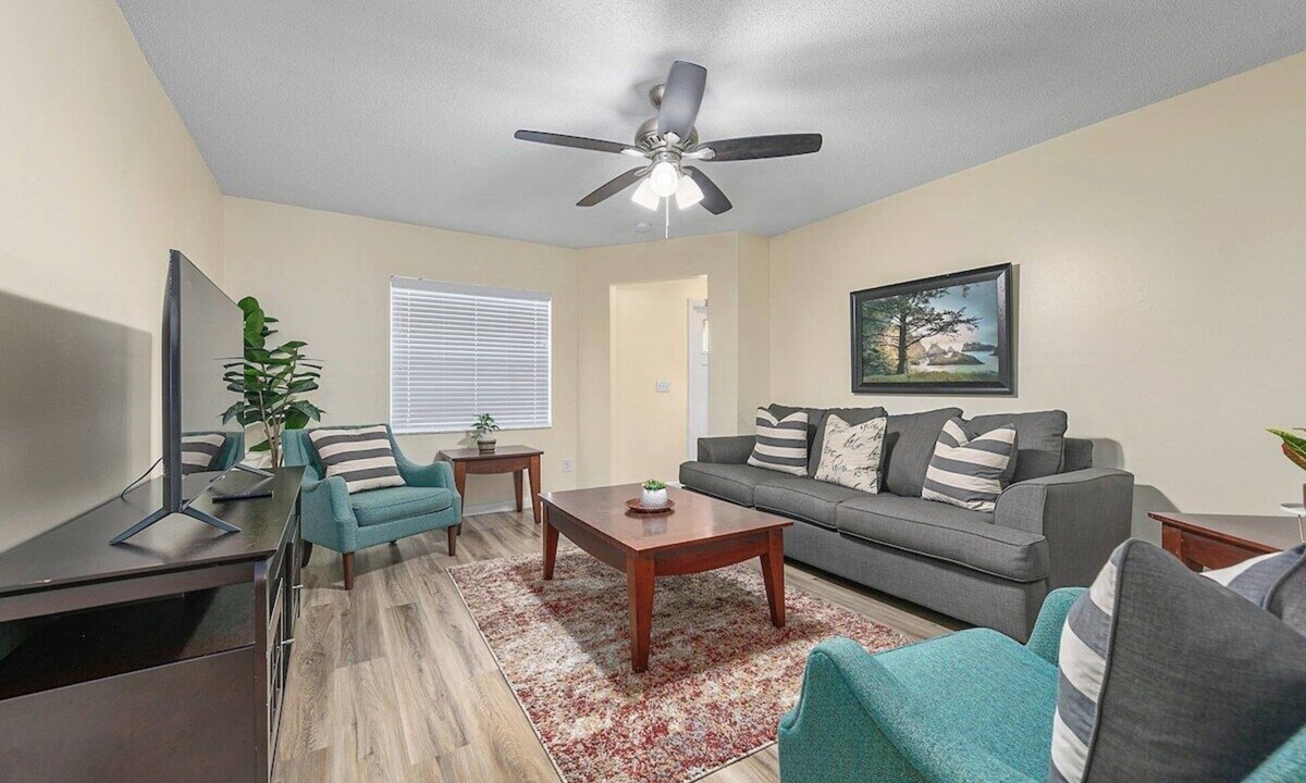 Melbourne House | Clean & Cozy 2, Near MLB Airport, HRMC, Food, Nightlife, Beaches & Shopping!