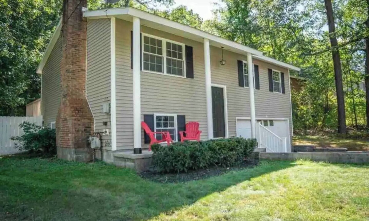 Geyser Crest House | Clean Saratoga Home Close to SPAC & Track | Dogs