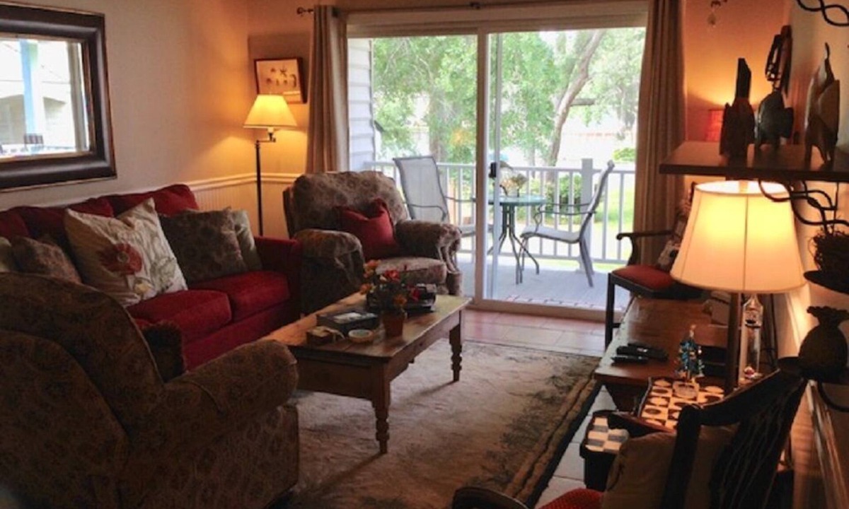 Demere Park Condo | Close to Beach & Pier. Ocean Walk. 2 Pools. 5 Star Reviews.