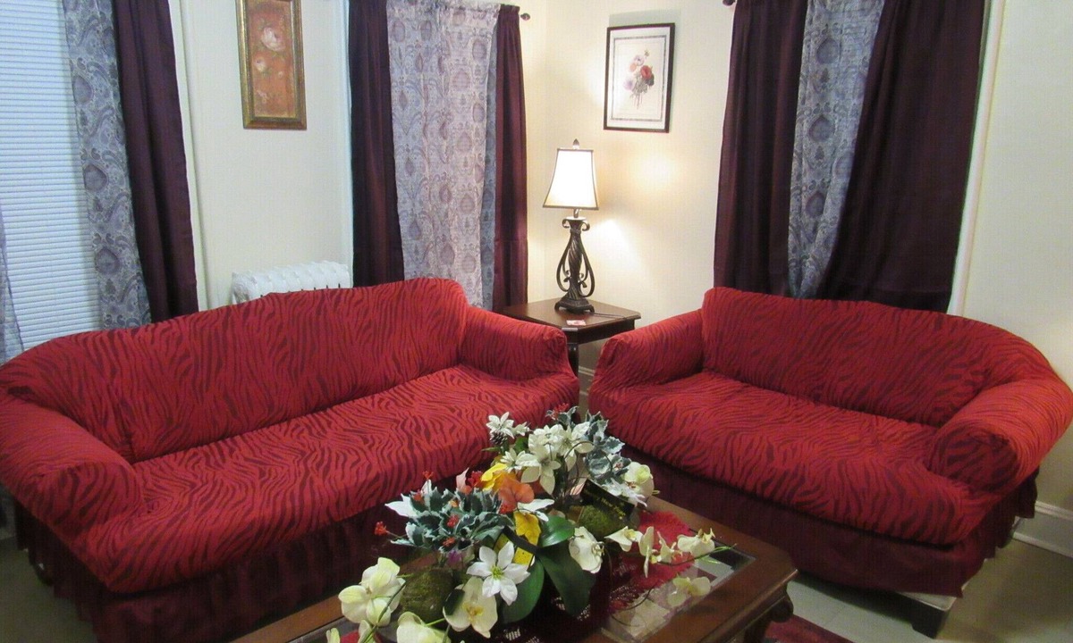 Center House | Comfortable 3BR Home with Parking, Laundry & Workspace