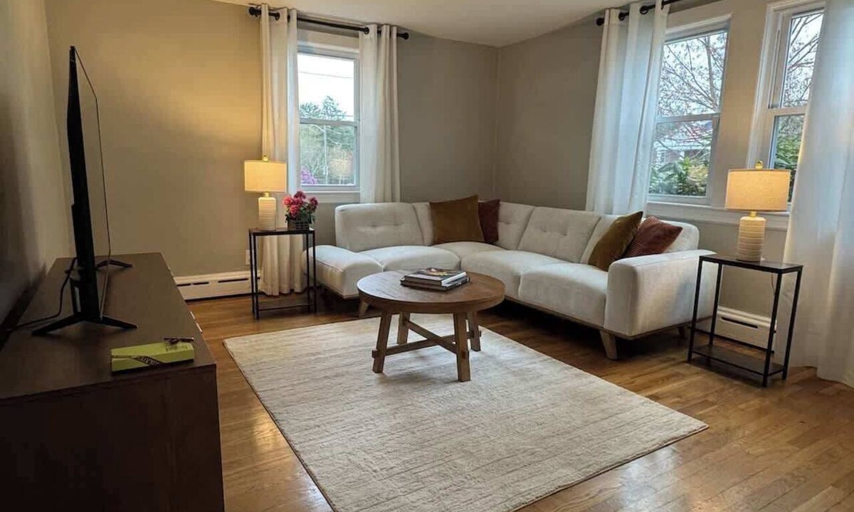 Foxboro House | Comfortable 4 Bed Home close to Gillette