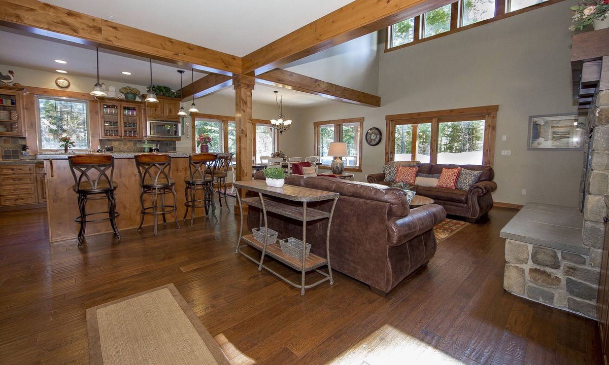 Cle Elum House | Comfortable Clean Suncadia Family Home Sleeps12, FIRE pit, HOT tub, Bikes, PETS