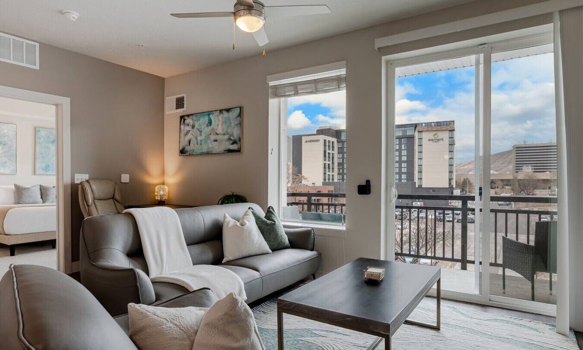 Rio Grande Apartment | Convention Ctr Lux 2BR Pool,Htub,Gym,Theatre,Pkg