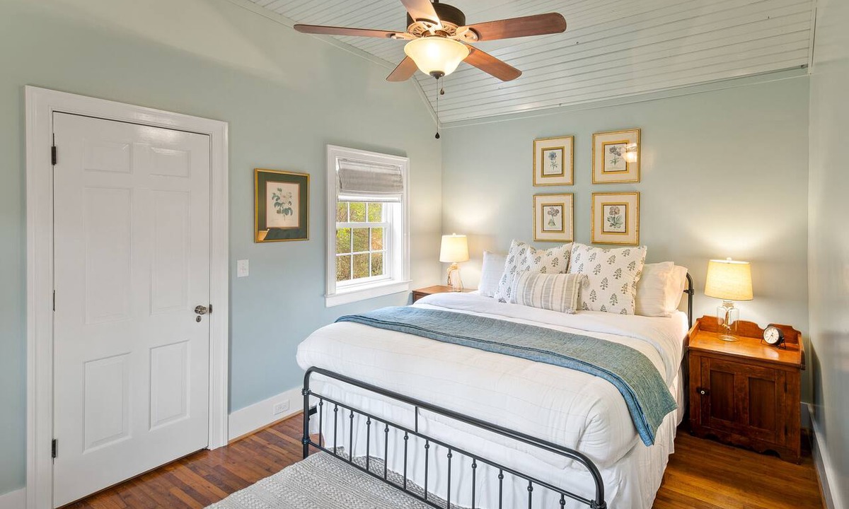 Batesville Cottage | Cornwall Cottage at Ivy Cottages | Country Living Near Charlottesville