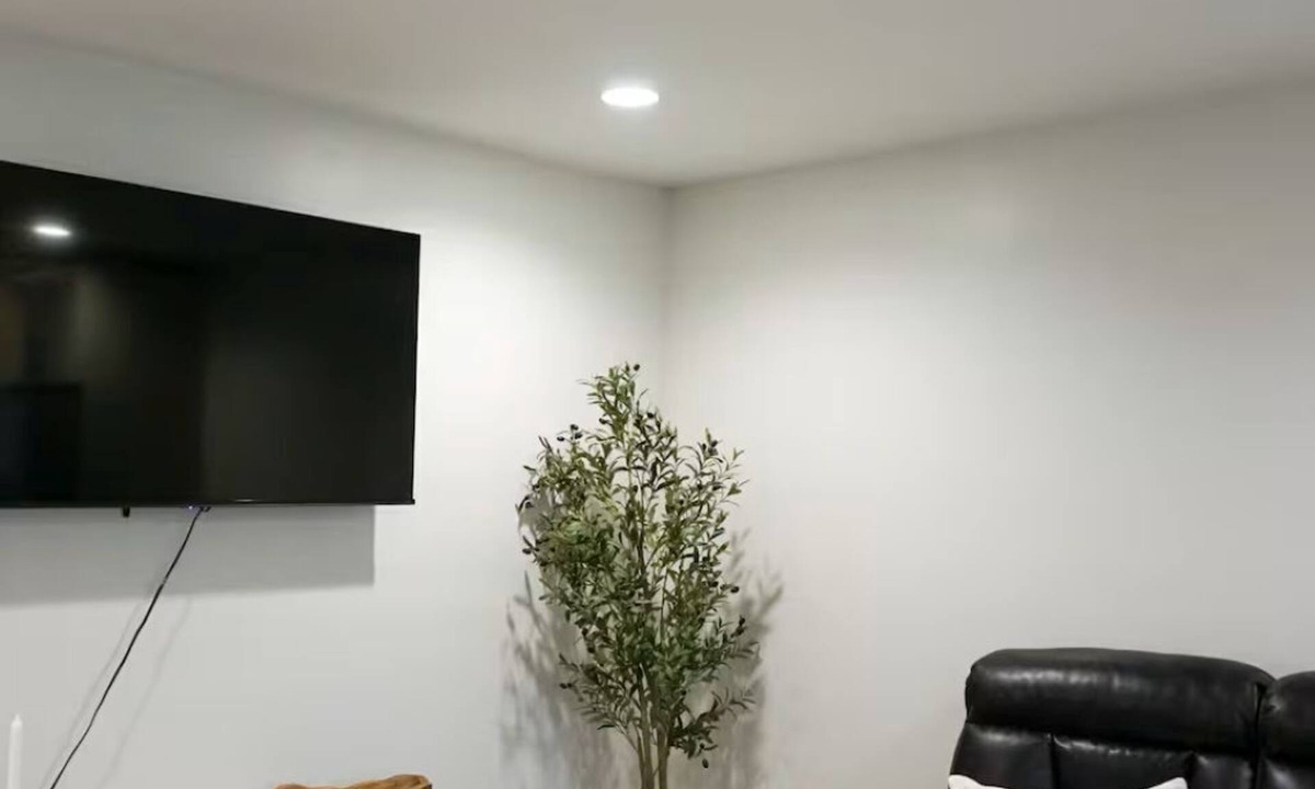 Goshen House | Cozy 2-bedroom house in nice Goshen with AC