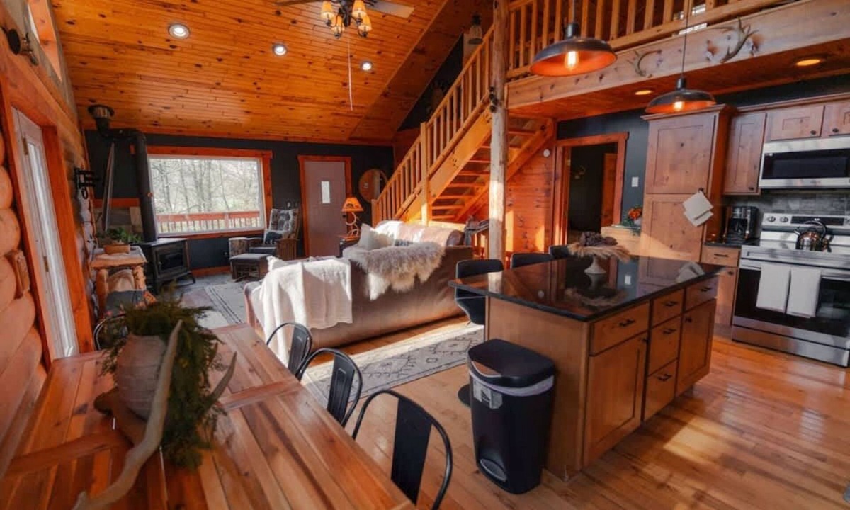 Logan Cabin | Cozy Cabin With Hot Tub - Near all in Hocking Hills
