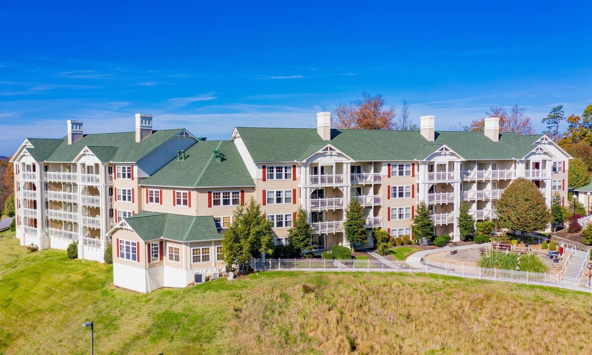 Pigeon Forge Resort | Cozy Condo w/Resort Indoor & Outdoor Pools, 3 Hot Tubs, WiFi & More!