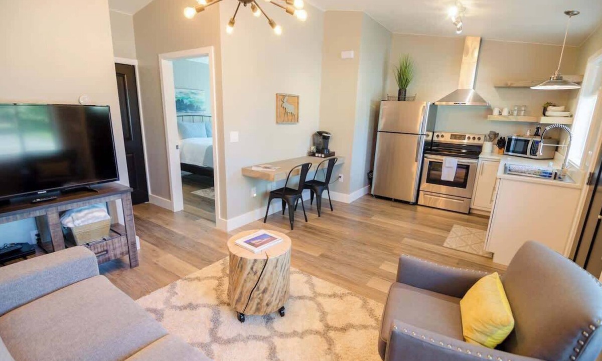 Palmer Bed & Breakfast | Cozy Downtown Palmer Stay Walk to Coffee & Eats