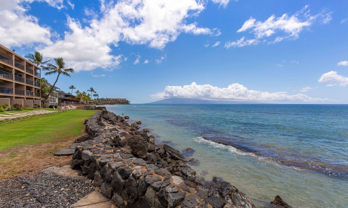 Honokowai Condo | Cozy Maui Studio with Stunning Mountain Views