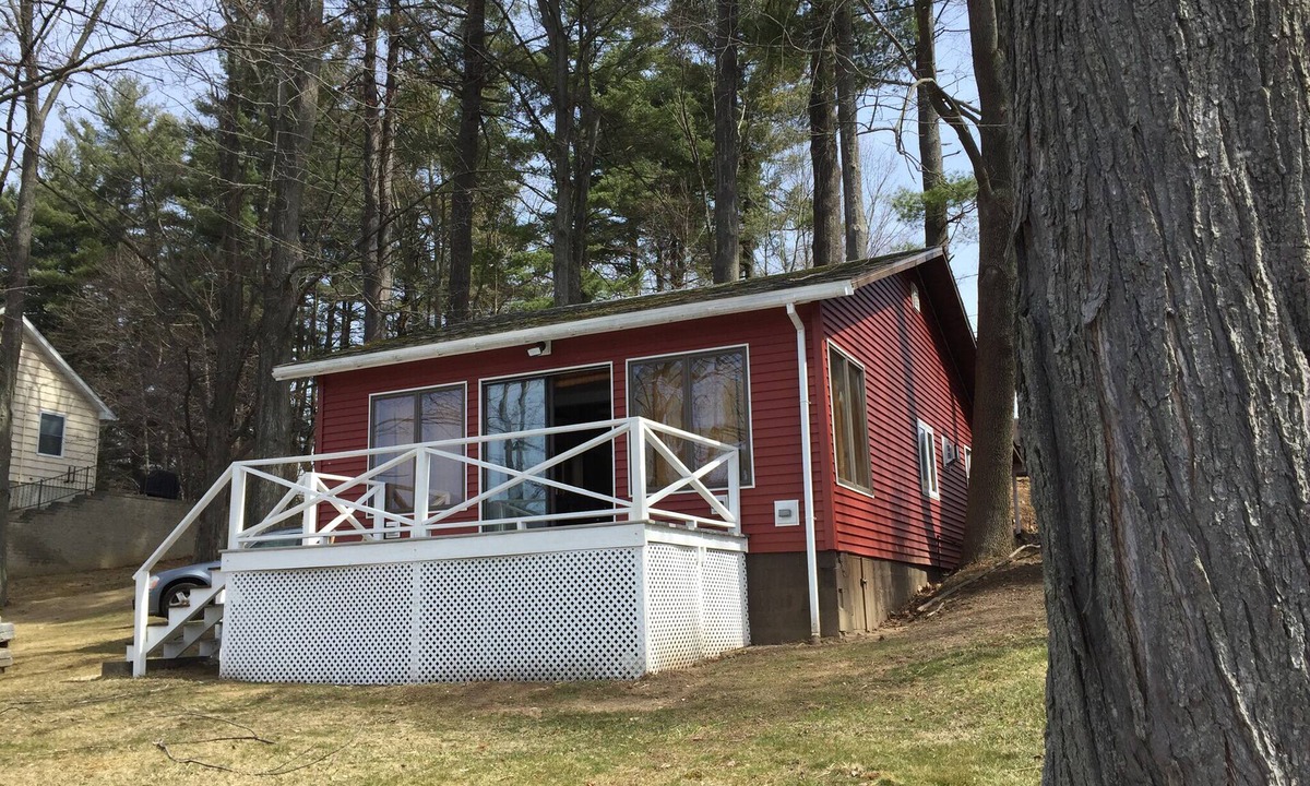 Queensbury Cottage | Cozy Private Lake Cottage Minutes to Lake George & Saratoga Springs Pet Friendly