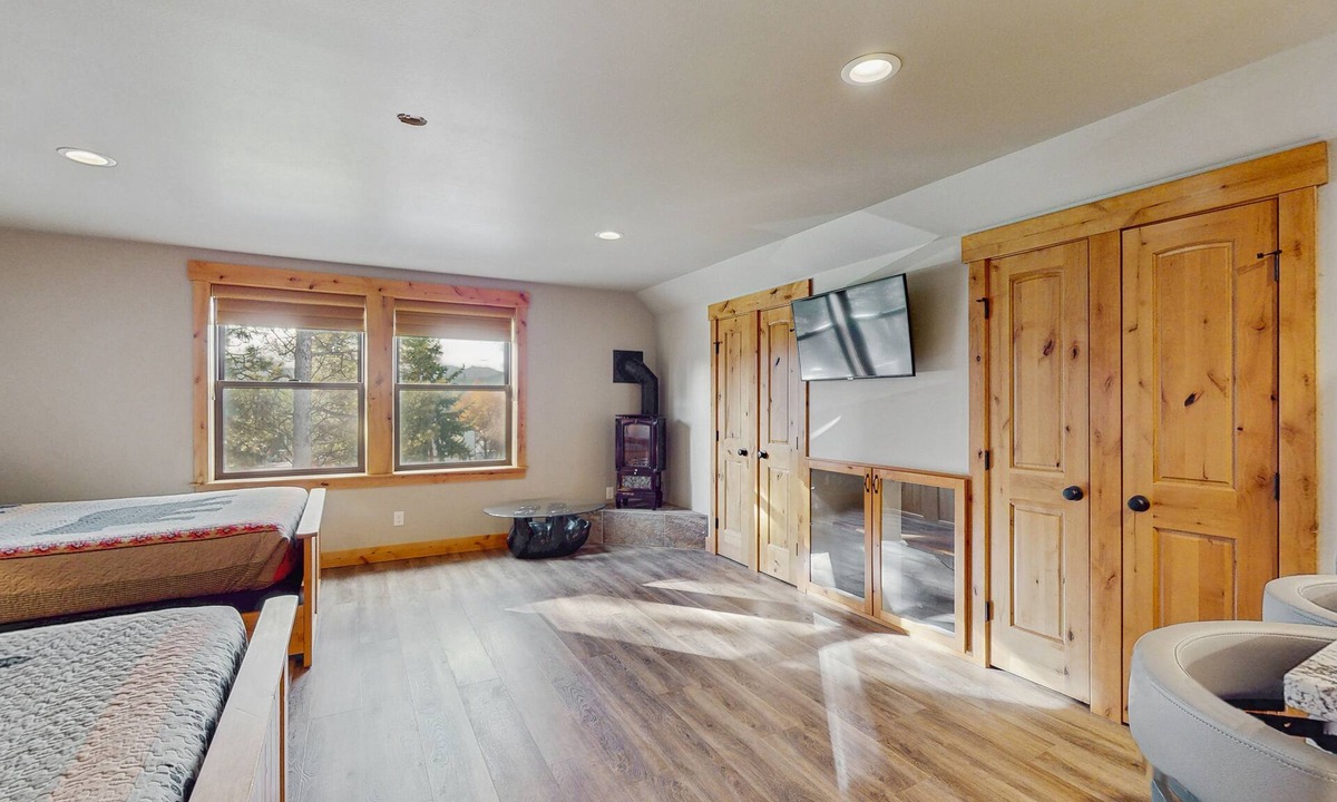 Ronald Apartment | Cozy studio w/fully stocked kitchen, wifi & great location