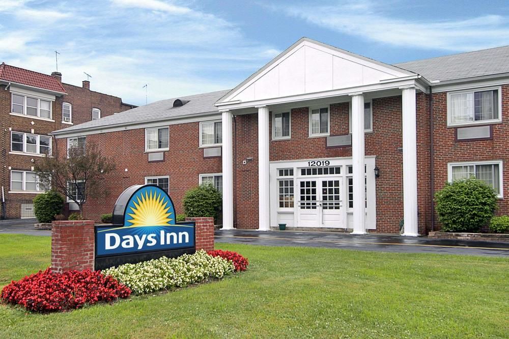 Lakewood Hotel | Days Inn by Wyndham Cleveland Lakewood