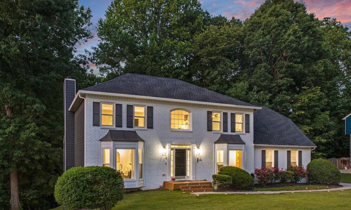 Decatur House | Decatur Estate: 6 Bedrooms, Game Room, Elegant Design