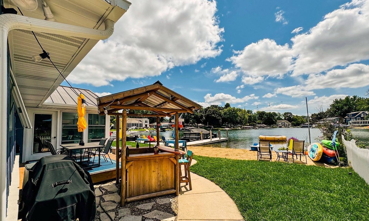 Cassopolis House | Diamond View Bay Getaway | Dock | Beach Toys
